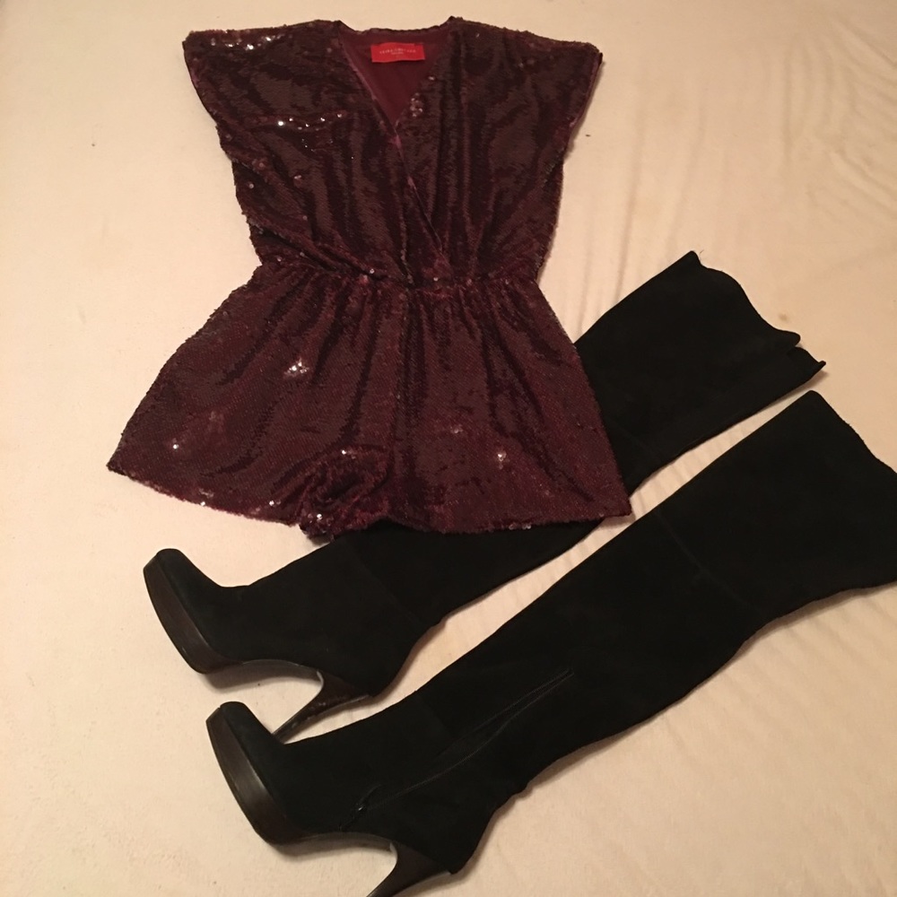 (SOLD) AKIRA Red Label Chicago. Sequin wine 🍷 Jumper